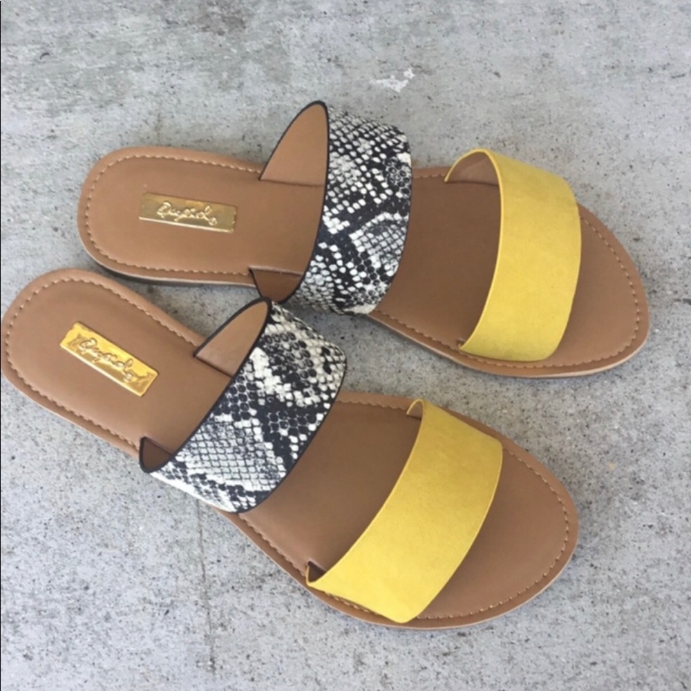 ⭐️ 5 for $25! Yellow & Striped Summer Sandals ☀️ - Picture 4 of 4